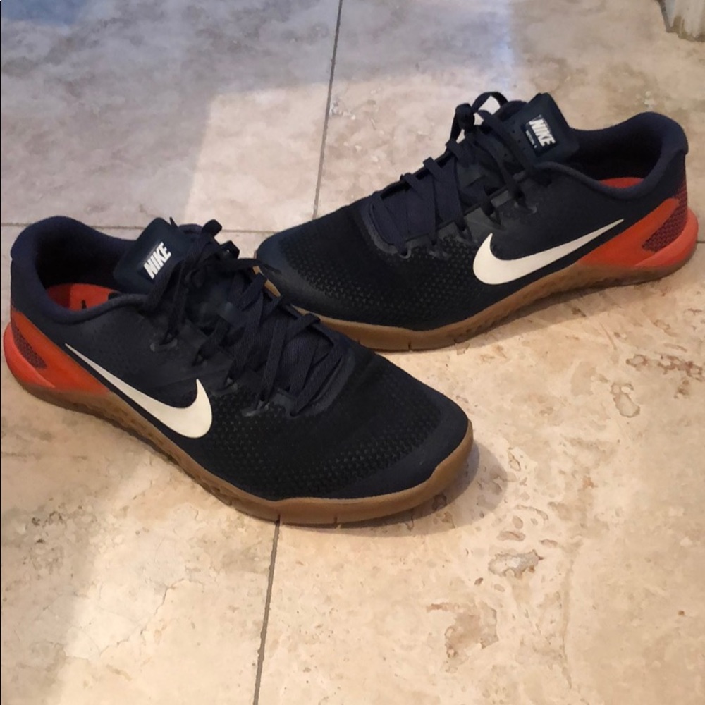NEW LOWER PRICE! Nike metcon 4